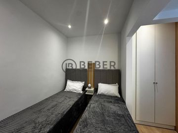 En venta tres ambientes al frente con balcon, Plaza Colon