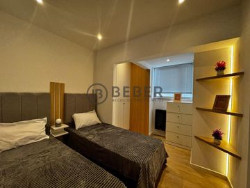 En venta tres ambientes al frente con balcon, Plaza Colon