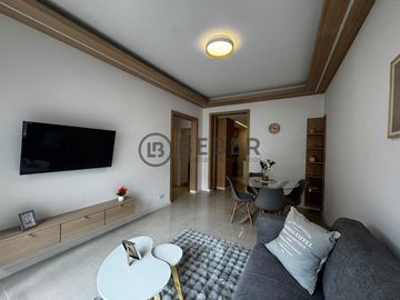 En venta tres ambientes al frente con balcon, Plaza Colon