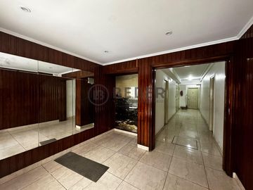 En venta tres ambientes al frente con balcon, Plaza Colon