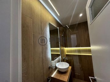 En venta tres ambientes al frente con balcon, Plaza Colon