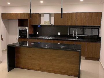 Residencia Contemporánea en Cumbres Del Lago en venta