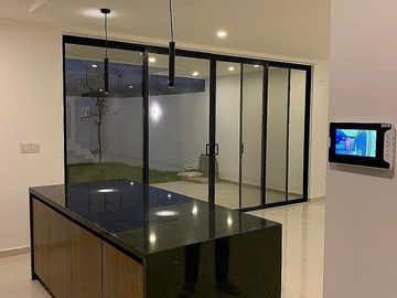 Residencia Contemporánea en Cumbres Del Lago en venta
