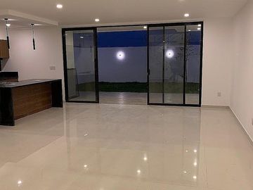Residencia Contemporánea en Cumbres Del Lago en venta