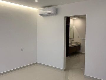 Residencia Contemporánea en Cumbres Del Lago en venta