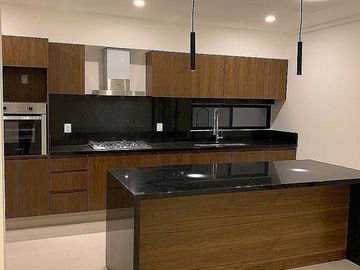Residencia Contemporánea en Cumbres Del Lago en venta