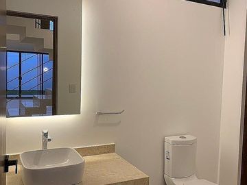 Residencia Contemporánea en Cumbres Del Lago en venta