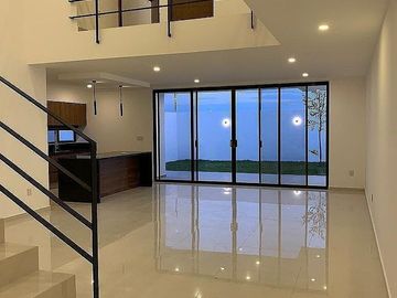 Residencia Contemporánea en Cumbres Del Lago en venta