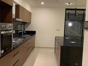 Residencia Contemporánea en Cumbres Del Lago en venta