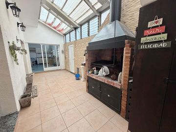 PH de 4 ambientes con patio y parrilla en planta baja