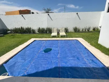 Casa en Venta con Alberca y Seguridad en Atlixco, Puebla