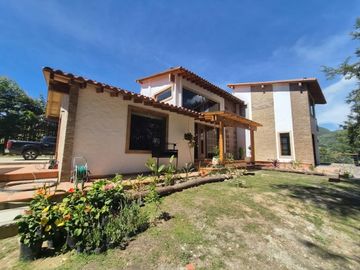 CASA CAMPESTRE UNIDAD CERRADA VIA RIONEGRO LA CEJA