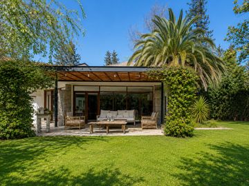 Destacada Casa de Arquitectura de Autor en Jardin del Este