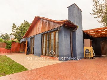 Excelente Casa Renovada en Villa Macul. Pasos del Metro Quilín, MACUL