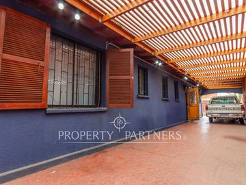 Excelente Casa Renovada en Villa Macul. Pasos del Metro Quilín, MACUL