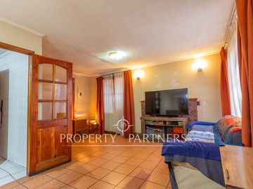 Excelente Casa Renovada en Villa Macul. Pasos del Metro Quilín, MACUL