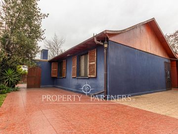 Excelente Casa Renovada en Villa Macul. Pasos del Metro Quilín, MACUL