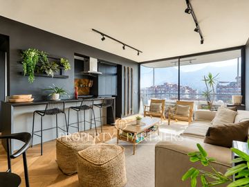 Departamento remodelado a pasos de Av. Vitacura