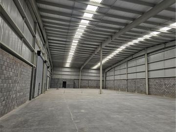 Bodega en Renta en Saltillo, Col. Avícola, Coahuila. 1,761.21m2. (Melva)
