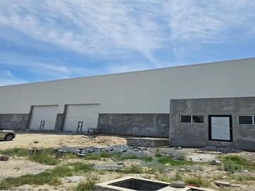 Bodega en Renta en Saltillo, Col. Avícola, Coahuila. 1,761.21m2. (Melva)
