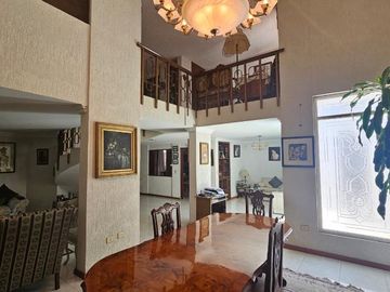 Casa en Venta en Residencial La Loma, Tepic | Amplios Espacios y Excelente Ubicación