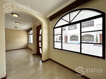 Vendo casa independiente en conjunto  sector Mirasierra - Los Chillos 3 Dorm - $130.000
