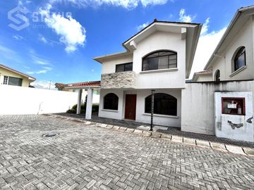 Vendo casa independiente en conjunto  sector Mirasierra - Los Chillos 3 Dorm - $130.000