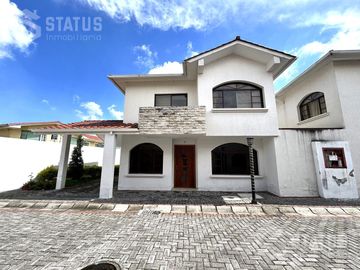 Vendo casa independiente en conjunto  sector Mirasierra - Los Chillos 3 Dorm - $130.000