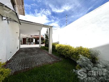 Vendo casa independiente en conjunto  sector Mirasierra - Los Chillos 3 Dorm - $130.000