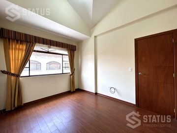 Vendo casa independiente en conjunto  sector Mirasierra - Los Chillos 3 Dorm - $130.000