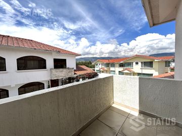 Vendo casa independiente en conjunto  sector Mirasierra - Los Chillos 3 Dorm - $130.000