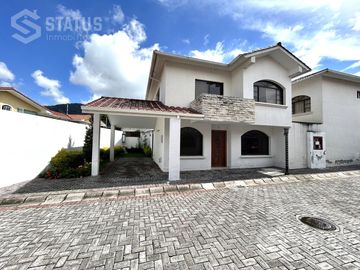 Vendo casa independiente en conjunto  sector Mirasierra - Los Chillos 3 Dorm - $130.000