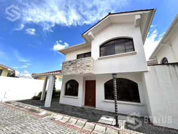 Vendo casa independiente en conjunto  sector Mirasierra - Los Chillos 3 Dorm - $130.000