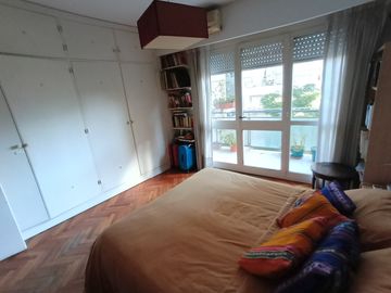 Venta 3 ambientes con dependencias y balcón al frente en Almagro