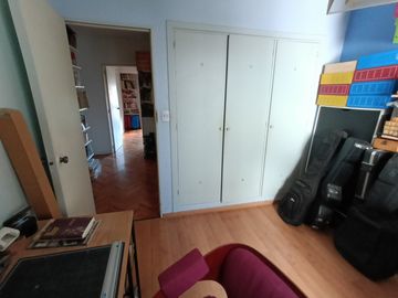 Venta 3 ambientes con dependencias y balcón al frente en Almagro