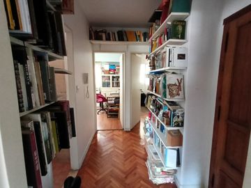 Venta 3 ambientes con dependencias y balcón al frente en Almagro