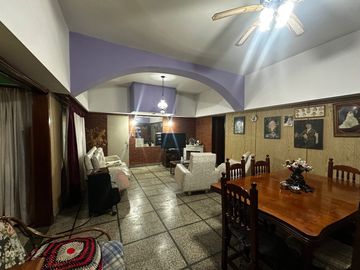 VENTA CASA 5 AMB MULTIFAMILIAR CON PILETA LANUS