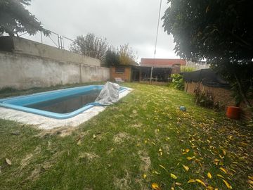 VENTA CASA 5 AMB MULTIFAMILIAR CON PILETA LANUS