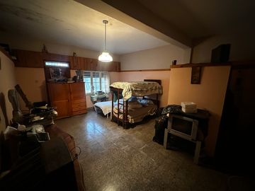 VENTA CASA 5 AMB MULTIFAMILIAR CON PILETA LANUS