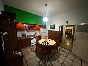 VENTA CASA 5 AMB MULTIFAMILIAR CON PILETA LANUS
