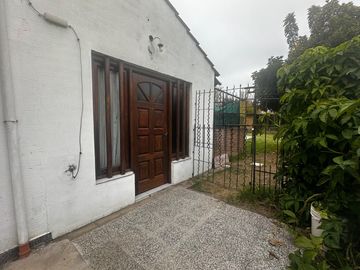 VENTA CASA 5 AMB MULTIFAMILIAR CON PILETA LANUS