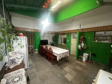 VENTA CASA 5 AMB MULTIFAMILIAR CON PILETA LANUS