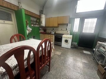 VENTA CASA 5 AMB MULTIFAMILIAR CON PILETA LANUS