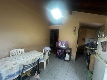 VENTA CASA 5 AMB MULTIFAMILIAR CON PILETA LANUS