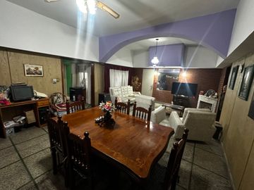 VENTA CASA 5 AMB MULTIFAMILIAR CON PILETA LANUS