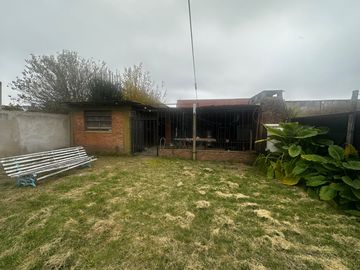 VENTA CASA 5 AMB MULTIFAMILIAR CON PILETA LANUS