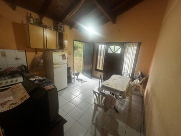 VENTA CASA 5 AMB MULTIFAMILIAR CON PILETA LANUS