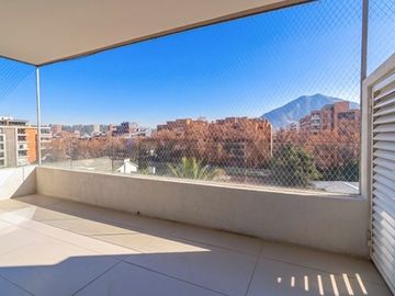 Departamento con vistas despejadas en Vitacura