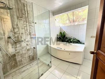 Gran casa en venta en la Reina