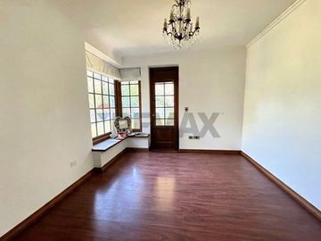 Gran casa en venta en la Reina